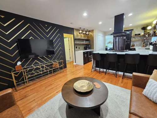 New! 2BD-Home with FAST Wi-Fi & FREE Parking! Hotels in Taylor