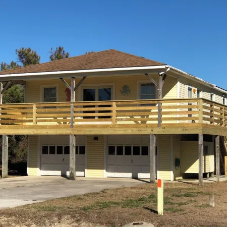 Quaint 4-bedroom cottage in Nags Head located just minutes from white silky sand