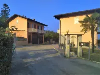 Cézanne - Holiday Apartment in La Morra 拉莫拉住宿飯店