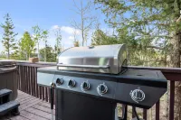 Hot Tub and Scenic Wildlife View - Cozy Mountain Retreat Hotel a Cascade