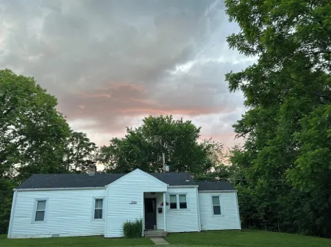 Private, wooded, and convenient cottage just blocks from SOMC Hotels in Scioto County