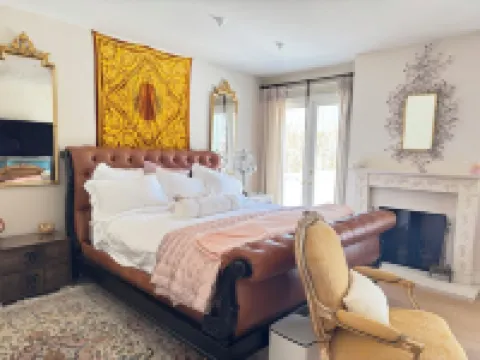 5-bedroom in Newport Beach，the High quality, convenient and very comfortable;