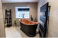 Bulls Head - Holymoorside Hotels in North East Derbyshire