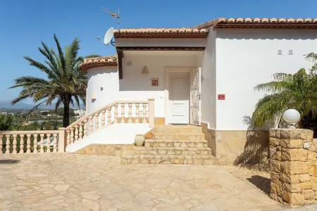 Villa Carlotta Benitachell Costa Blanca. Prachtig Zicht, Verwarmd Zwembad Отели в г. Бенитачель