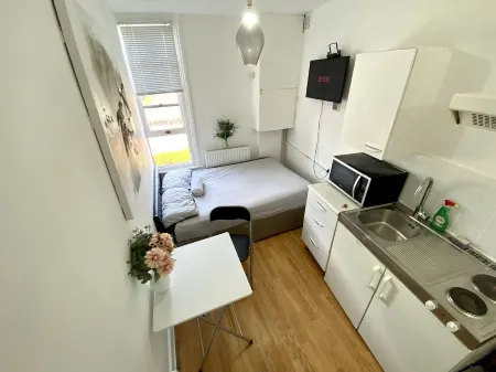 Double bed Studio Near Central London With Smart TV