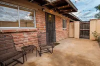 Chula Vista Cottage - Fully stocked, clean and central 1 bed, 1 bath in Tucson