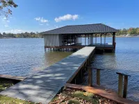 Barefoot Bay HideawayA Spacious Lakefront home on Lake Bob Sandlin