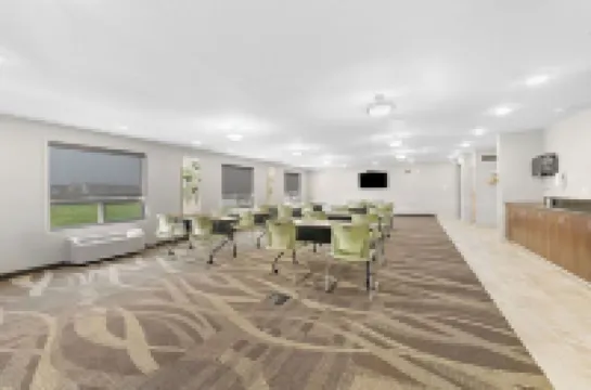 슈퍼 8 바이 윈덤 로이드민스터