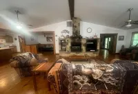 Cozy 3-bedroom cabin off the grid in the Smokey mountains with WiFi, AC
