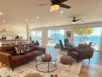 Modern Farmhouse, Lakefront Oasis Hotels in Nice