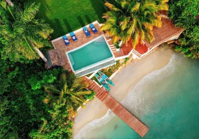 Award-winning villa with private beachfront and pool Hotels in 