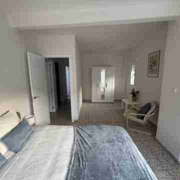 Spacious and bright apartment in the center of Ronda Rooms