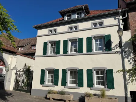 Studio apartment "Kapellenberg" in the old winery Отели в г. Гроскарлбах