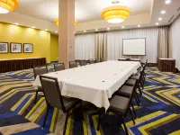 The Hollis Halifax - a DoubleTree Suites by Hilton โรงแรมใกล้เพียร์ 21