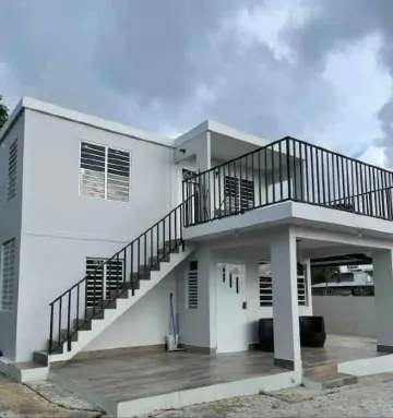 Spacious 5-bedroom beach house with Private Pool in charming Combate