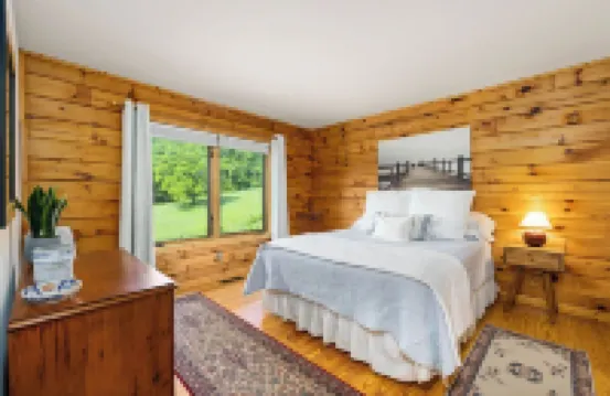 Hilltop Cabin w/ Stunning Views Minutes to Homestead Resort