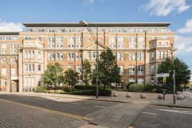 Stunning 2 bd 2 bath flat in Woolwich