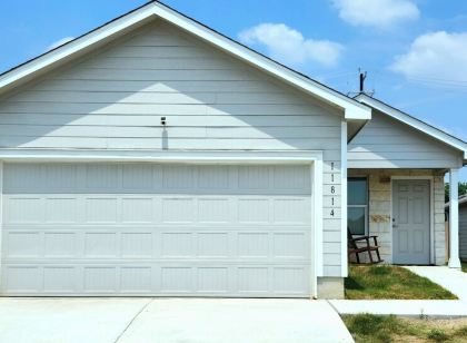 Modern New Build Near Toyota, Amazon & Lackland AFB - Ideal for Long Stays