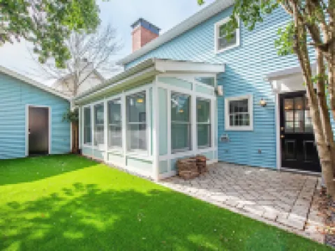 Pet-friendly, freshly renovated, 2 bd/2.5 bath townhome in Decatur! Hotels in Decatur