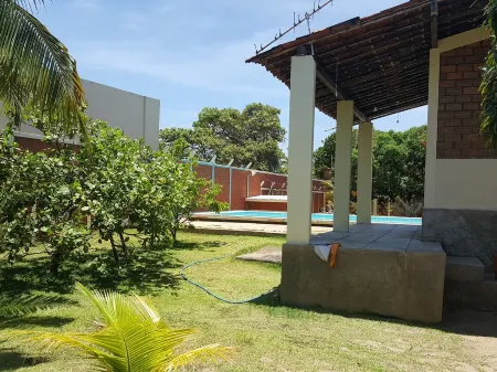 HOUSE OF THE FAMILY WANTED, BETWEEN THE RIVER AND THE SEA