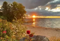 Cozy Cabin on Georgian Bay Tay Trail, Come Ski, Snowboard or Snowmobile Hotels in Tay