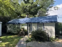 Charming 1BR cottage w/ WiFi, AC in wonderful Wye Mills - 2-Star