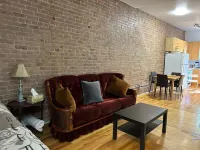 Lumineux Loft à Montreal au Coeur de la Petite Italie Hotels in Cachan