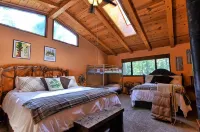Cozy 3-bedroom cabin in superb Arnold with WiFi and a Spa