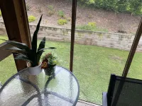 ONLY 10 min to West Virginia University!