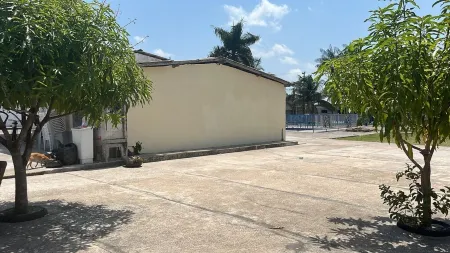 Spacious building with 3 suites available for COP30