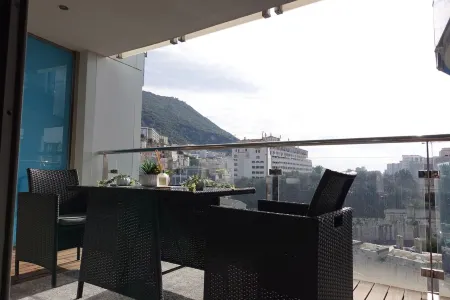 Luxury 1 bed 1 bath with rooftop heated pools Отели рядом с Аэропорт Норт-Фронт