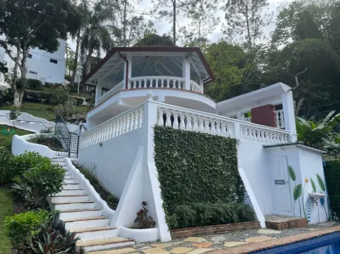 Mountain Luxury Retreat – 8-Bedroom Villa with Private Pool Hotels in Jarabacoa