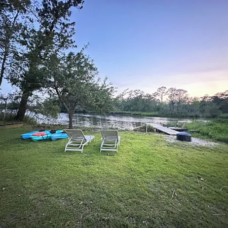 Disc golf, kayaks, or fish on private Cabin! Near stores, casinos, beaches!