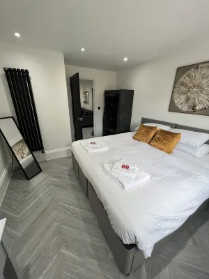 Stylish Flat in London, sleeps 4 Hotels near Upminster Bridge