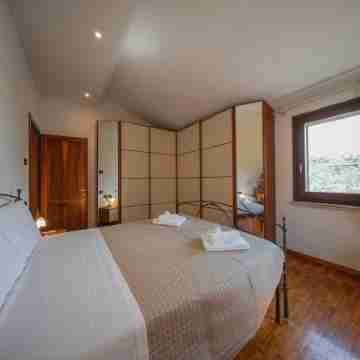 GREEN CHEZ BARNIE fabulous private apartment in villa Rooms