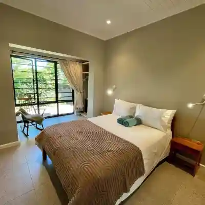 Sandy Toes Home: Renovated 5-Bedroom Retreat Just Steps from Robberg Beach Rooms