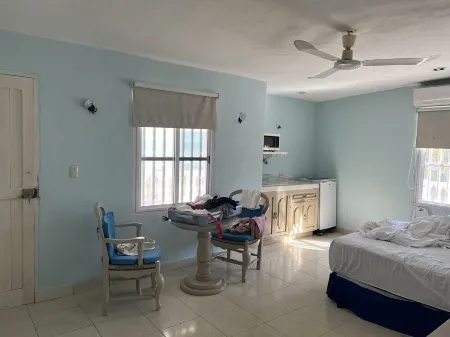 Beautiful Beach home in Churburna Отели в г. Chuburna