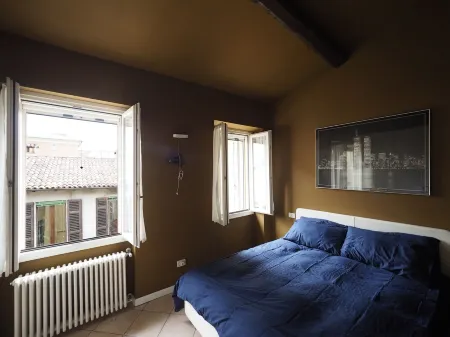 parking in the center of Como just renovated [via milano 89] parking free