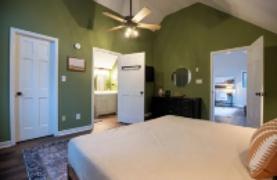 Peaceful & Spacious Mtn Getaway, 15 min from App
