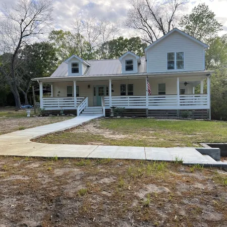 On The New River Newly Renovated 3 bedroom, 1 loft 3.5 bath and dock
