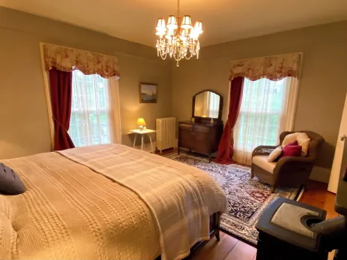 The Captain's Home: Art and History on the Coast of Maine