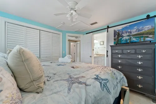 Ocean72, 2-bedroom cottage in Holmes Beach with Pool and Spa