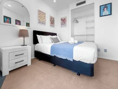 Le Mirage | Stylish Apt inc. Pools, Sauna & more! Hotels in Parnell