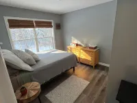 Charming private 3-bedroom on 3 acres in Sebago, Pool, Hot Tub, Large Firepit Hotels in Sebago