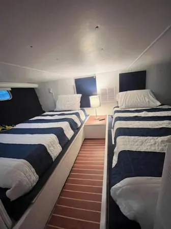 Charming yacht with AC and WiFi in enchanting Charlotte