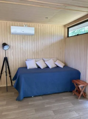 Moderna, Acogedora y con río