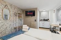 Oasis for 2 - opened in 2023 - private bathroom, parking, Smart TV with Netflix Các khách sạn ở Eichwalde