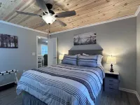 Bergland Bay Bungalow, 2-Bedroom House on the Snow and Utv Trail Close to Lake.