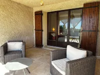 Villa Horizons - Garden apartment. Swimming pool and beach 15 minutes' walk away.