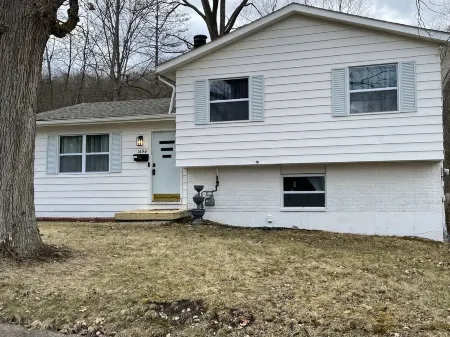 Sand Run Park Home Getaway Отели рядом с достопримечательностью «Публичная библиотека Акрон-Саммит Каунти»